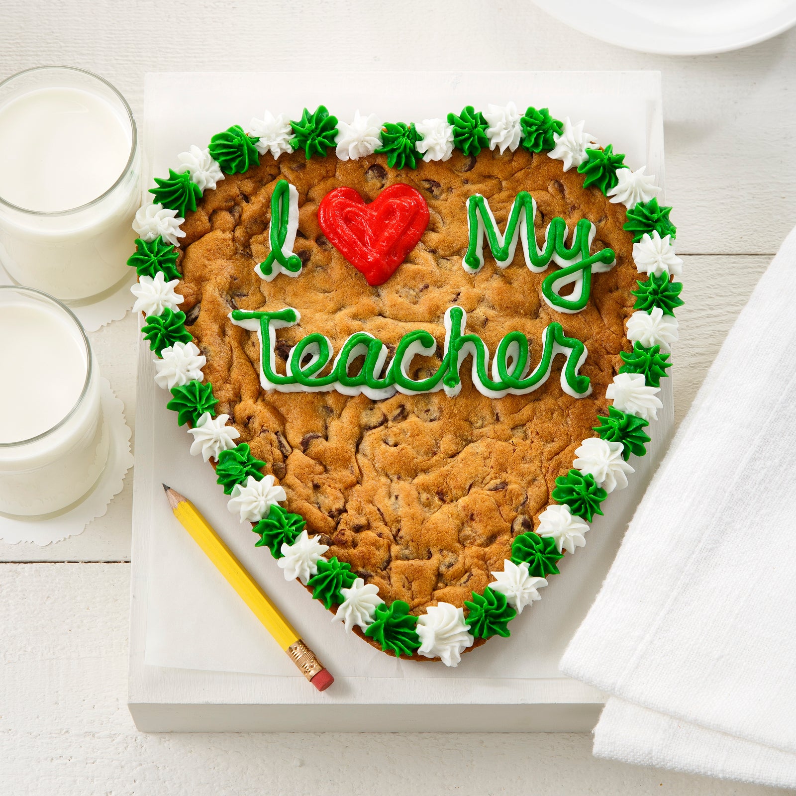 Teacher cake - Decorated Cake by elifinlezzetevi - CakesDecor